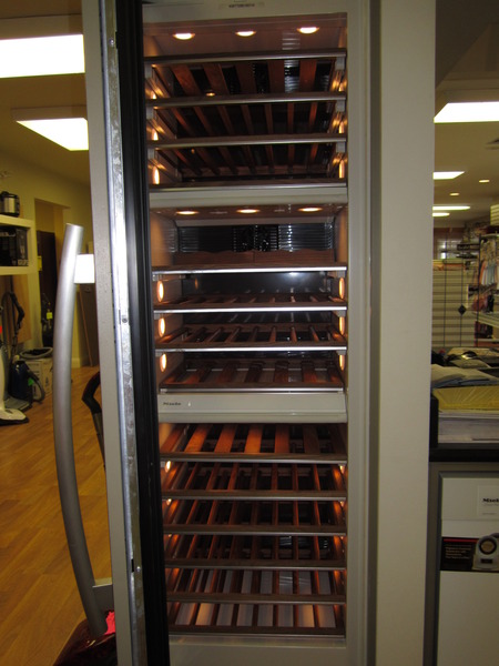 Miele KWT1611Vi Wine Cooler Storage Unit Refrigerator, 24", Fully-Integrated, Left-Hinge Display Floor Model for Pick Up in Retail Store Onlynohtin Miele KWT1611Vi Wine Cooler Storage Unit Refrigerator, 24", Fully-Integrated, Left-Hinge Display Floor Model for Pick Up in Retail Store Onlynohtin