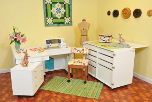 Kangaroo Kabinets from Arrow Kangaroo & Joey Studio, White, Dingo, Chair - Ready to Assemble