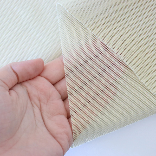 Sallie Tomato STMBEI Mini Mesh Beige 1yd