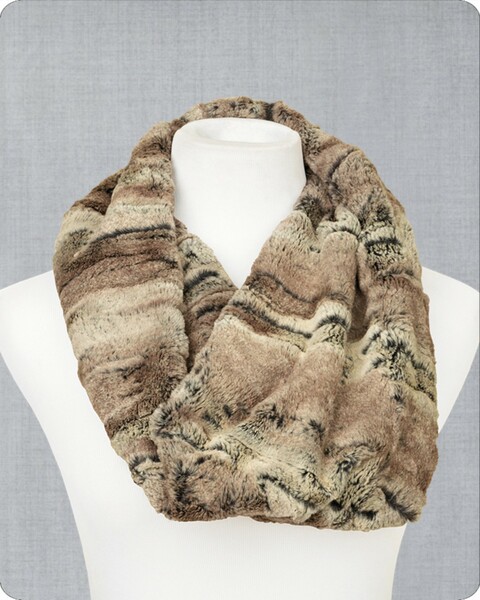 Shannon Fabrics Inc. Infinity Scarf Kit Mountain Fox 19in x 36in