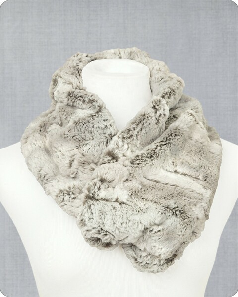 Shannon Fabrics Inc. Infinity Scarf Kit Silver Fox 19in x 36in