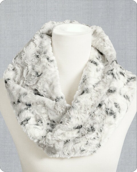 Shannon Fabrics Inc. Snowy Owl Alloy Infinity Scarf Kits