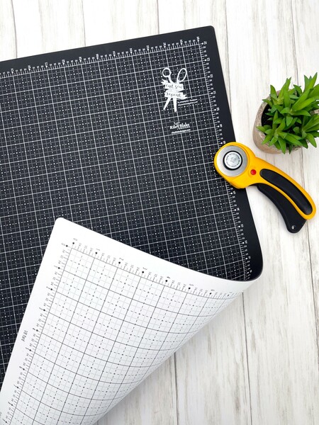 Riley Blake Designs Christopher Thomson Cutting Mat 18in x 24in