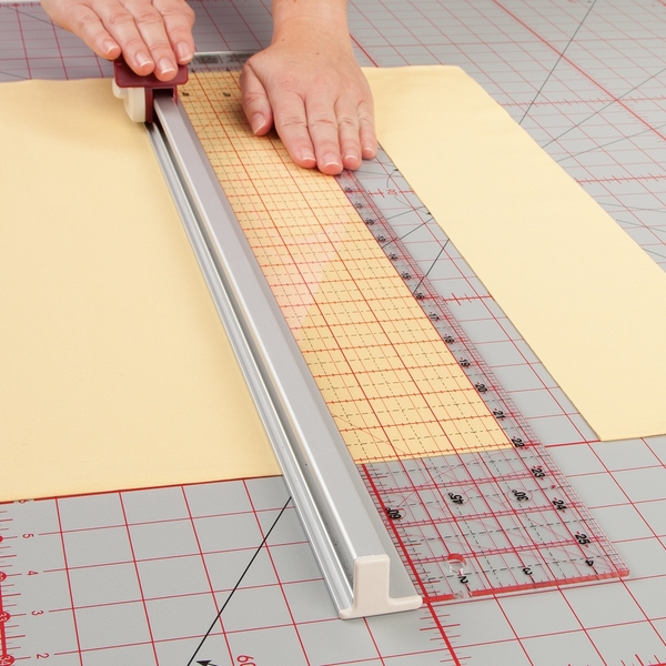 Sew Easy ER4186 Large Quilt Ruler with Straight Line Track Cutter Size  4-1/2in x 27-1/2in, 45mm rotary blade, cuts 45 Fabric Bolts Doubled &  Rolled