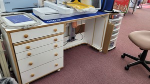 Horn, Demo, 5280A.81, Super Quilter's Dream, Cabinet, with Electric Lift, 25" x 13" Cutout and Caddie, Horn Demo 5280A.81 Super Quilter's Dream Cabinet with Electric Lift, 25" x 13" Cutout and Companion Caddie, White