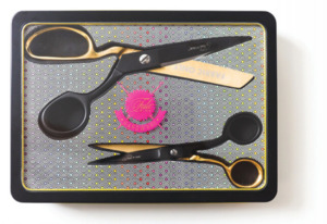 104818: Tula Pink TPLIMITED1 Limited Edition Black & Gold Scissors in Gift Box Tin