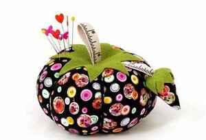 Dritz DZ496221 Pin Cushion - Sewing Machine, Black Buttons