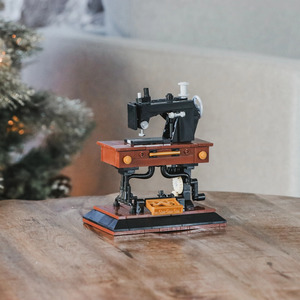 Sallie Tomato ST-BB-001 Sallie Tomato Vintage Sewing Machine Building Block Set