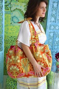 Amy Butler Designss 93-4583 The Reversible Sunday Sling Bag Sewing Pattern