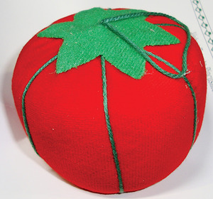 Nifty Notions 7159  NN Velvet Tomato Pincushion NOTIONS