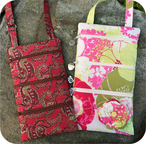2 sizes of purses are included in this set.